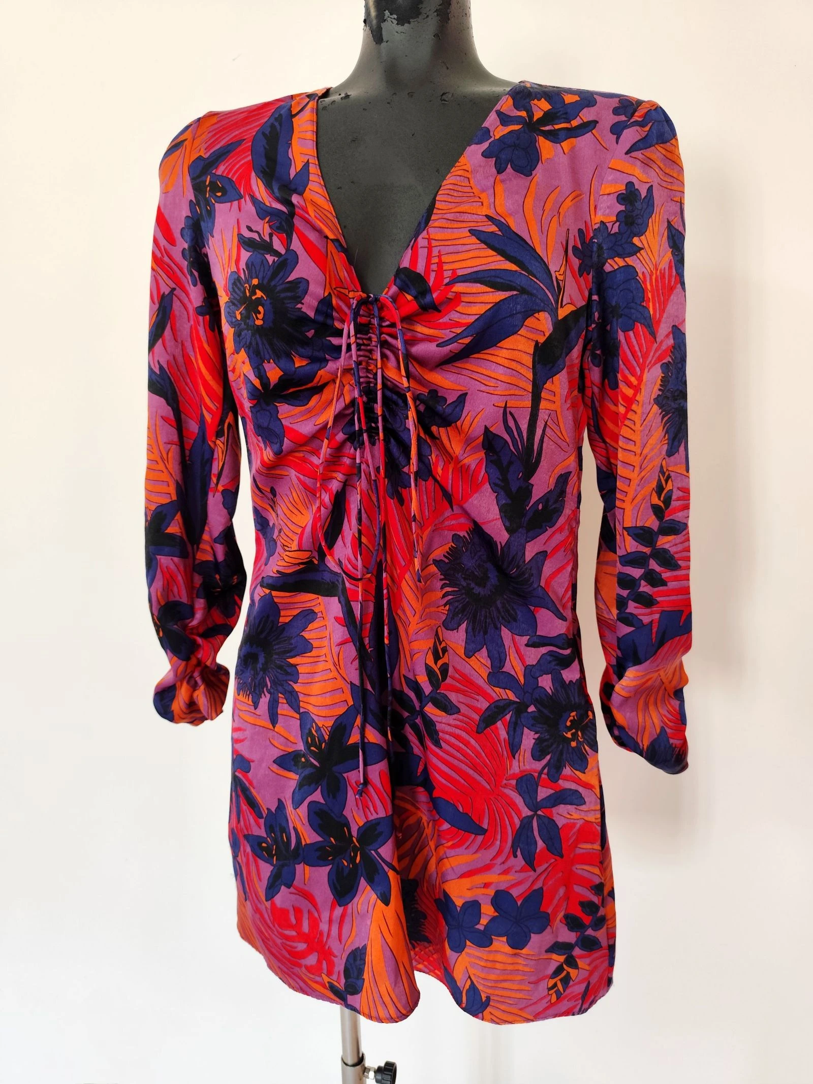 Vestido Curto com Padrão Floral - Zara (XS)